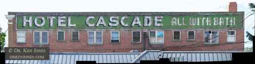 OR_KlamathFalls_HotelCascadeGreenBannerSign_00.jpg