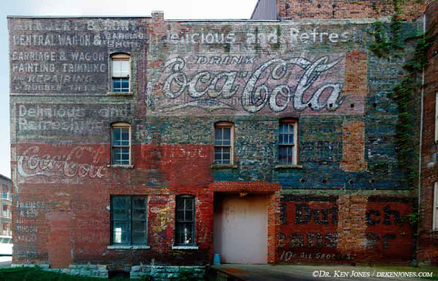 IA_Burlington_CocaColaNarrowBldg_00.jpg